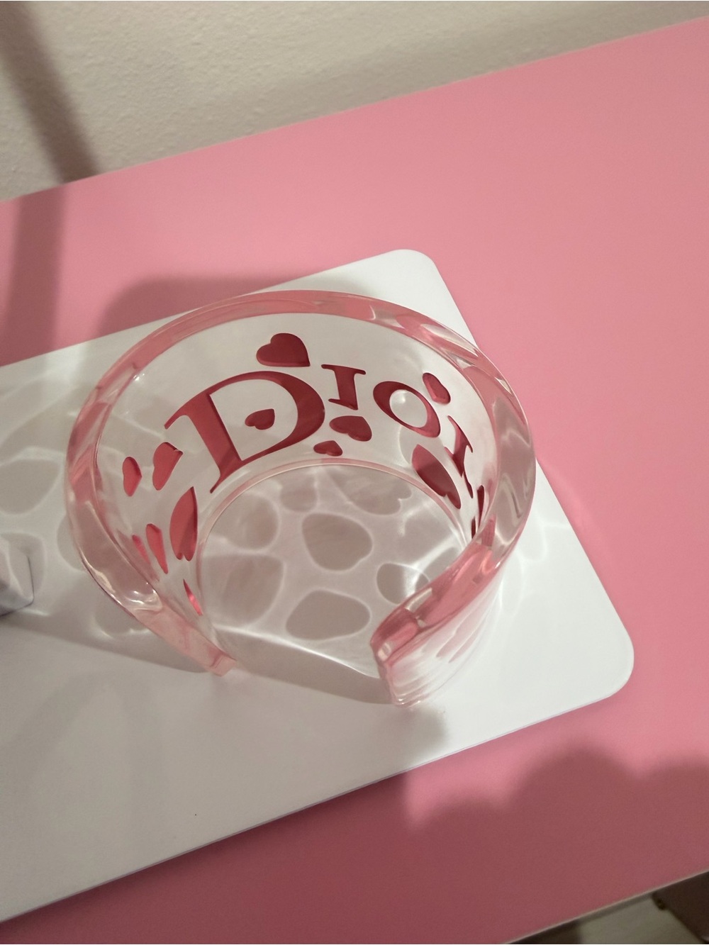 🩷Dior Clear Acrylic Cuff with Pink Hearts - Picture 4 of 7